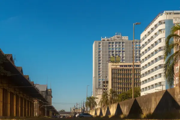 Meditação nos Ambientes da Cidade: Um Roteiro para a Serenidade Urbana