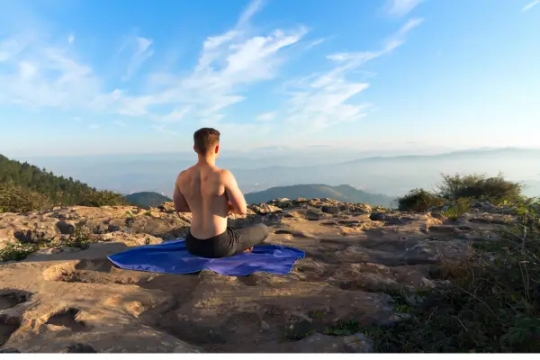 Meditação Urbana: Reconectando-se com a Natureza em Meio ao Concreto